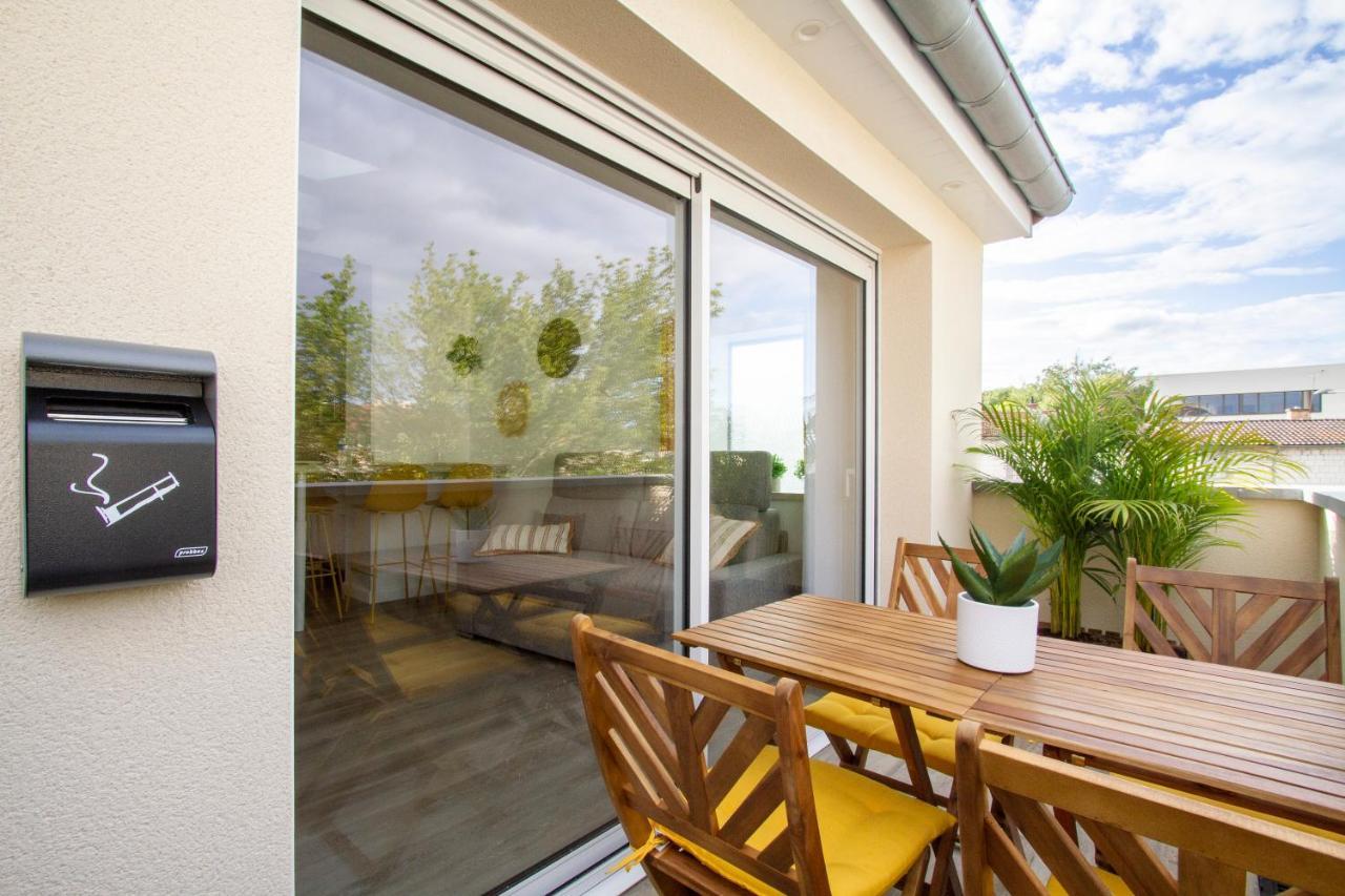 Soleil D'Ete - Netflix & Wifi - Balcon - Climatisation - Parking Gratuit - Check-In 24H24 - Emplacement Velos - Goodmarning Châlons-en-Champagne Kültér fotó