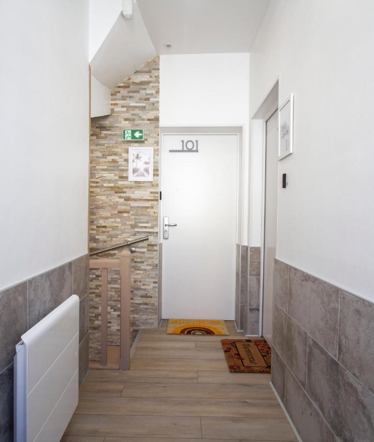 Soleil D'Ete - Netflix & Wifi - Balcon - Climatisation - Parking Gratuit - Check-In 24H24 - Emplacement Velos - Goodmarning Châlons-en-Champagne Kültér fotó