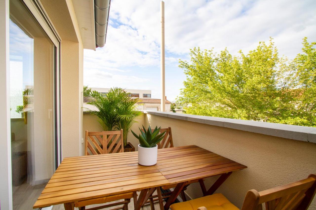 Soleil D'Ete - Netflix & Wifi - Balcon - Climatisation - Parking Gratuit - Check-In 24H24 - Emplacement Velos - Goodmarning Châlons-en-Champagne Kültér fotó