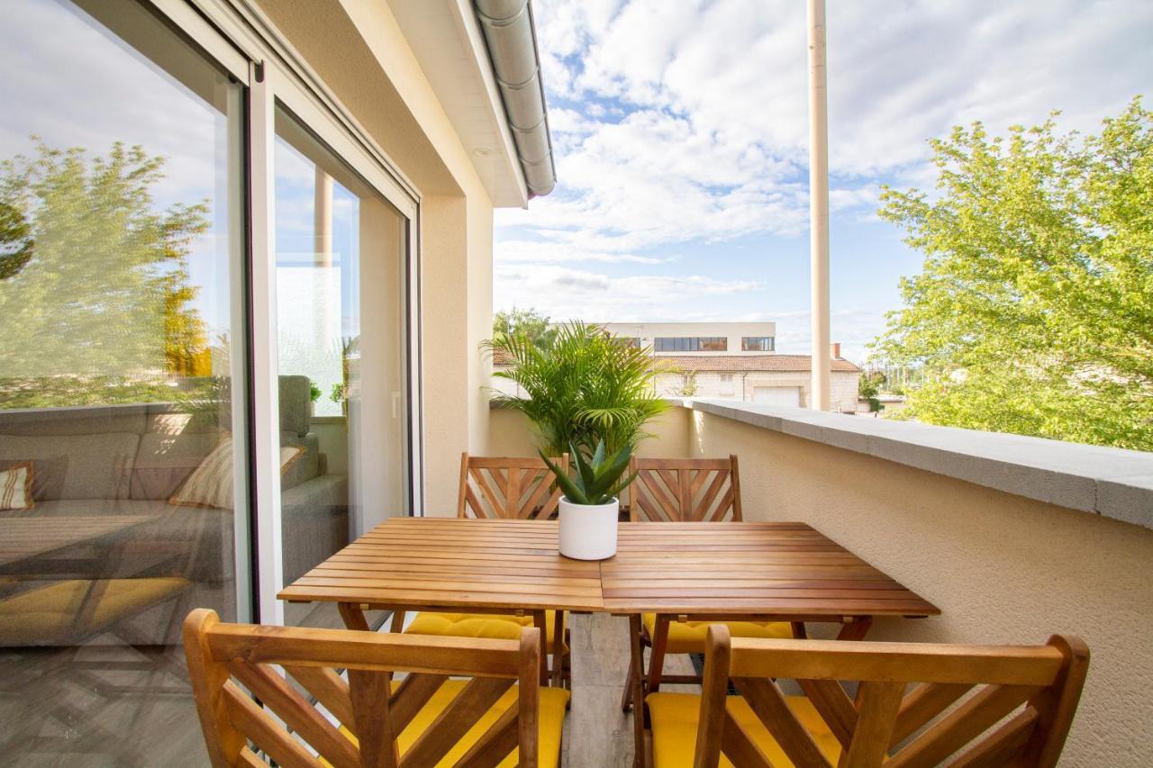 Soleil D'Ete - Netflix & Wifi - Balcon - Climatisation - Parking Gratuit - Check-In 24H24 - Emplacement Velos - Goodmarning Châlons-en-Champagne Kültér fotó