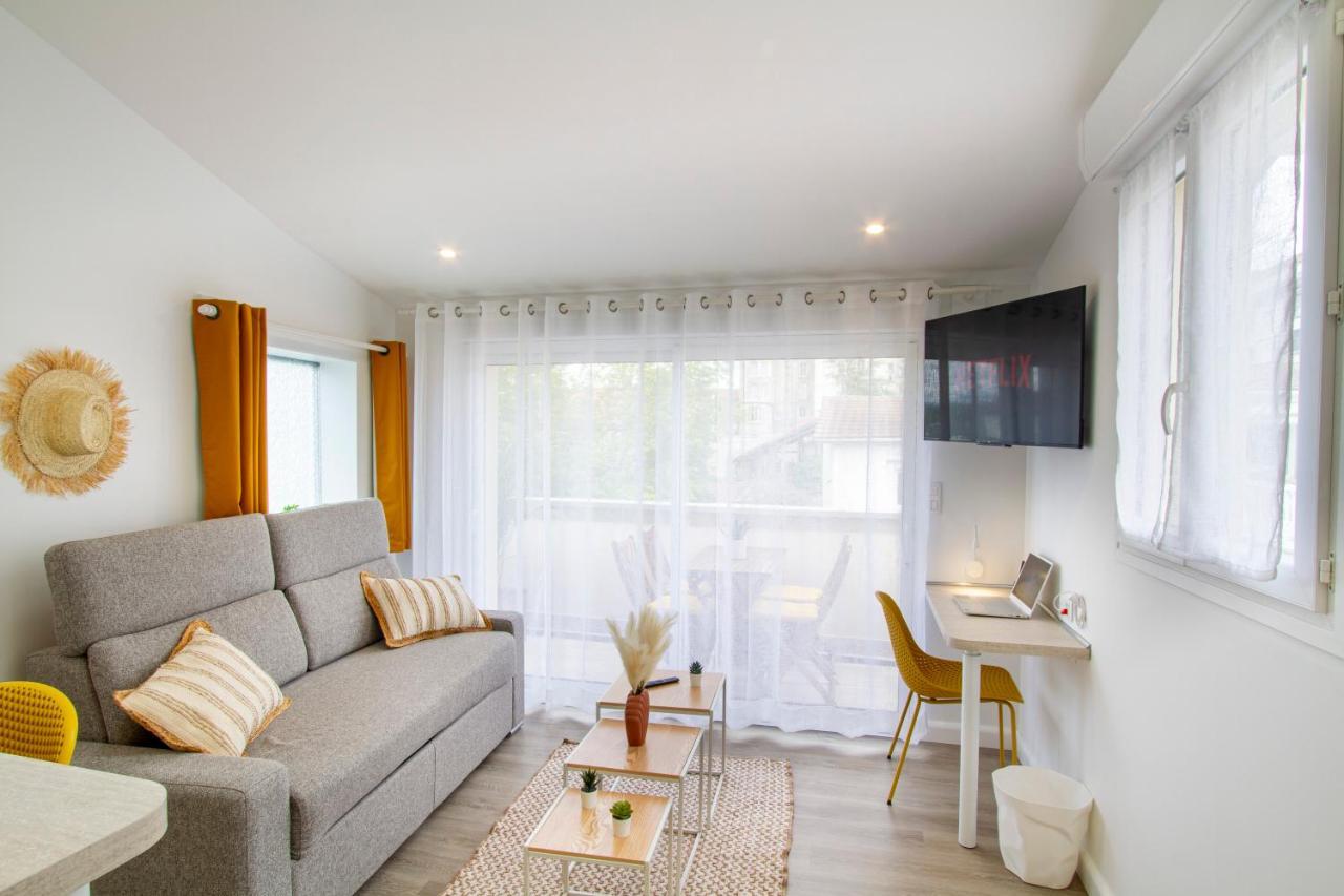 Soleil D'Ete - Netflix & Wifi - Balcon - Climatisation - Parking Gratuit - Check-In 24H24 - Emplacement Velos - Goodmarning Châlons-en-Champagne Kültér fotó