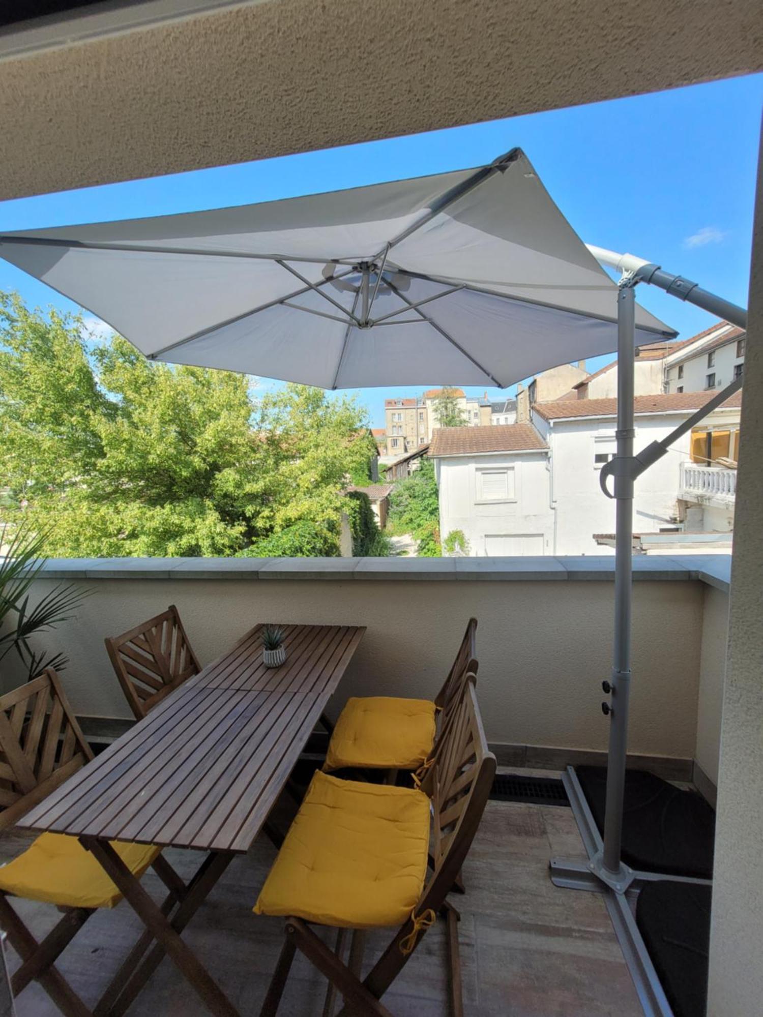 Soleil D'Ete - Netflix & Wifi - Balcon - Climatisation - Parking Gratuit - Check-In 24H24 - Emplacement Velos - Goodmarning Châlons-en-Champagne Kültér fotó